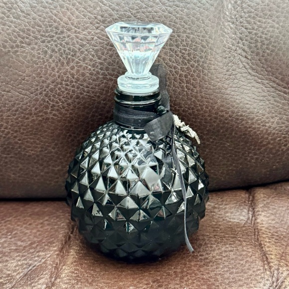 Round Black Glass Potion Bottle with Metal Spider Charm - Picture 9 of 11